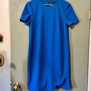 Maggy London. Blue Shift Dress w. Scallop detail on the hem. Size 6